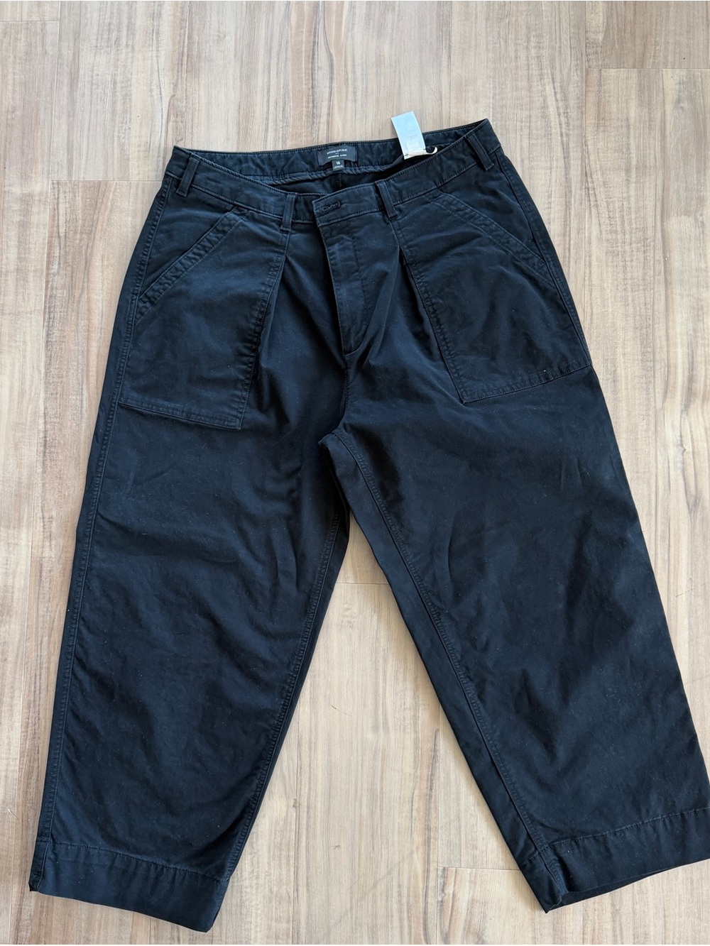 Banana Republic Barrel leg cropped chino pants. Size 16